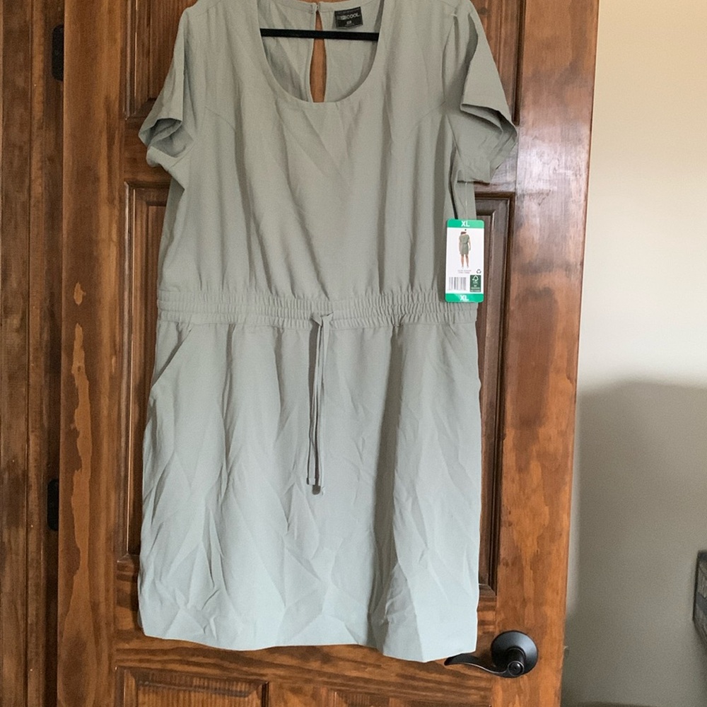 NWT 32 degrees women’s size extra large green short sleeve dress with pockets